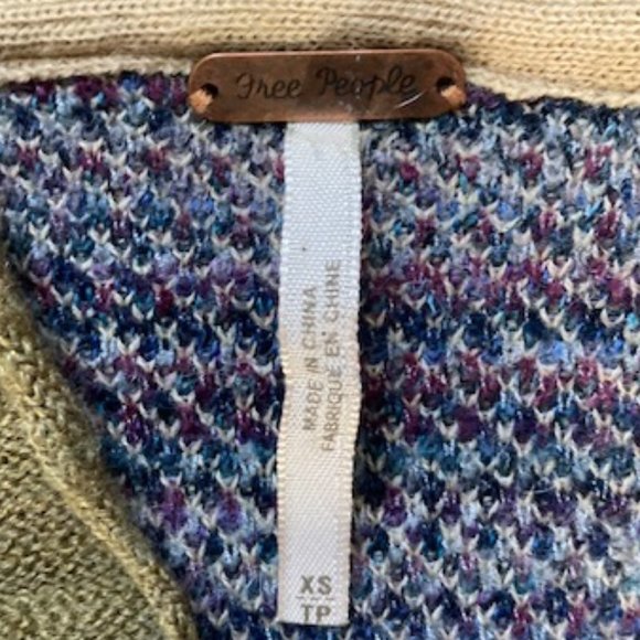 Free People Long Green and White Patterned Bohemian Sweater Size XS - Picture 10 of 11